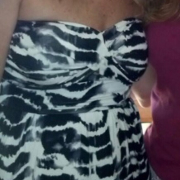 ❓GUESS Sleeveless Sundress - Picture 9 of 9